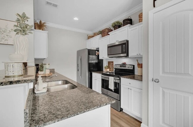 Building Photo - 3 Bedroom 2.5 Bath Townhouse in Lakeview Commons - Goose Creek