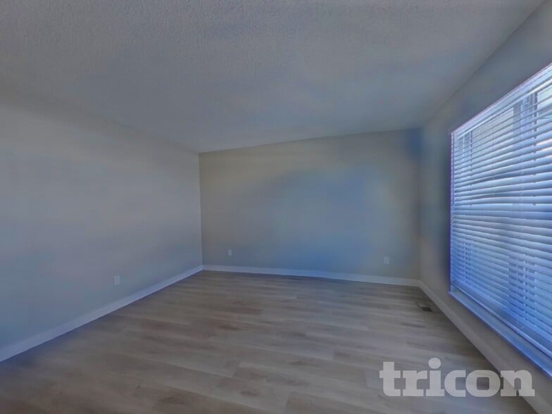 Building Photo - 2882 Dickens Dr