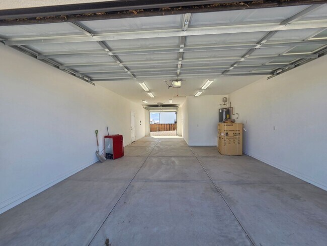 Building Photo - Beautiful new build-Never been lived in with pull through 3 car garage in Fort Mohave AZ