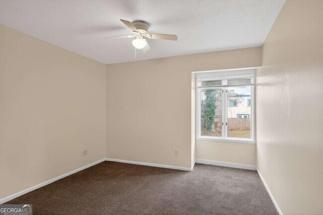 Building Photo - 6071 Regent Manor