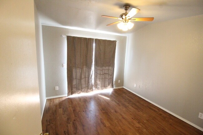 Building Photo - 1932 Lariat Cir