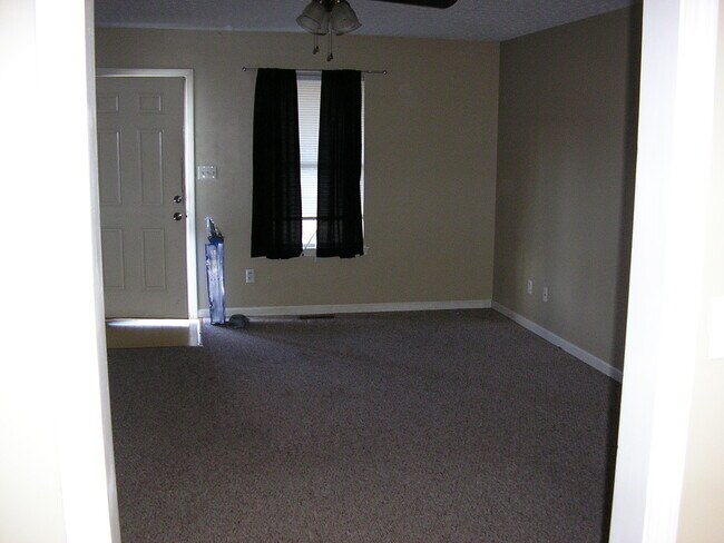 Building Photo - 4490 Woodstone Dr