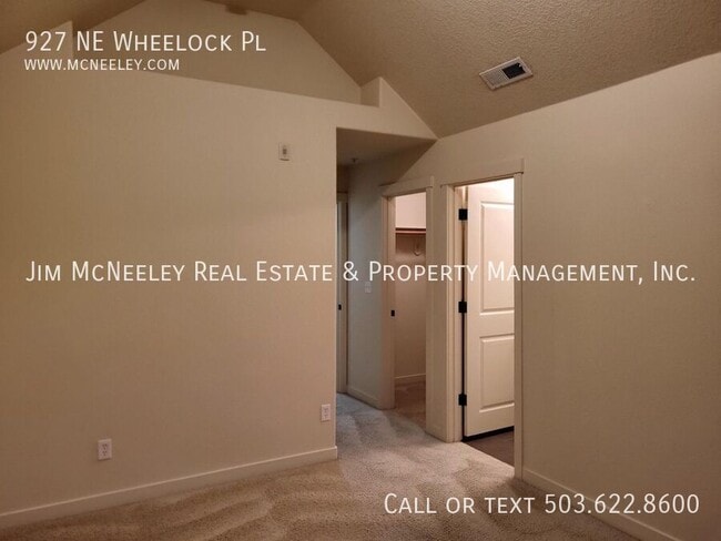 Building Photo - 927 NE Wheelock Pl