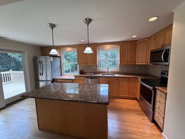 Building Photo - 18 Hales Rd