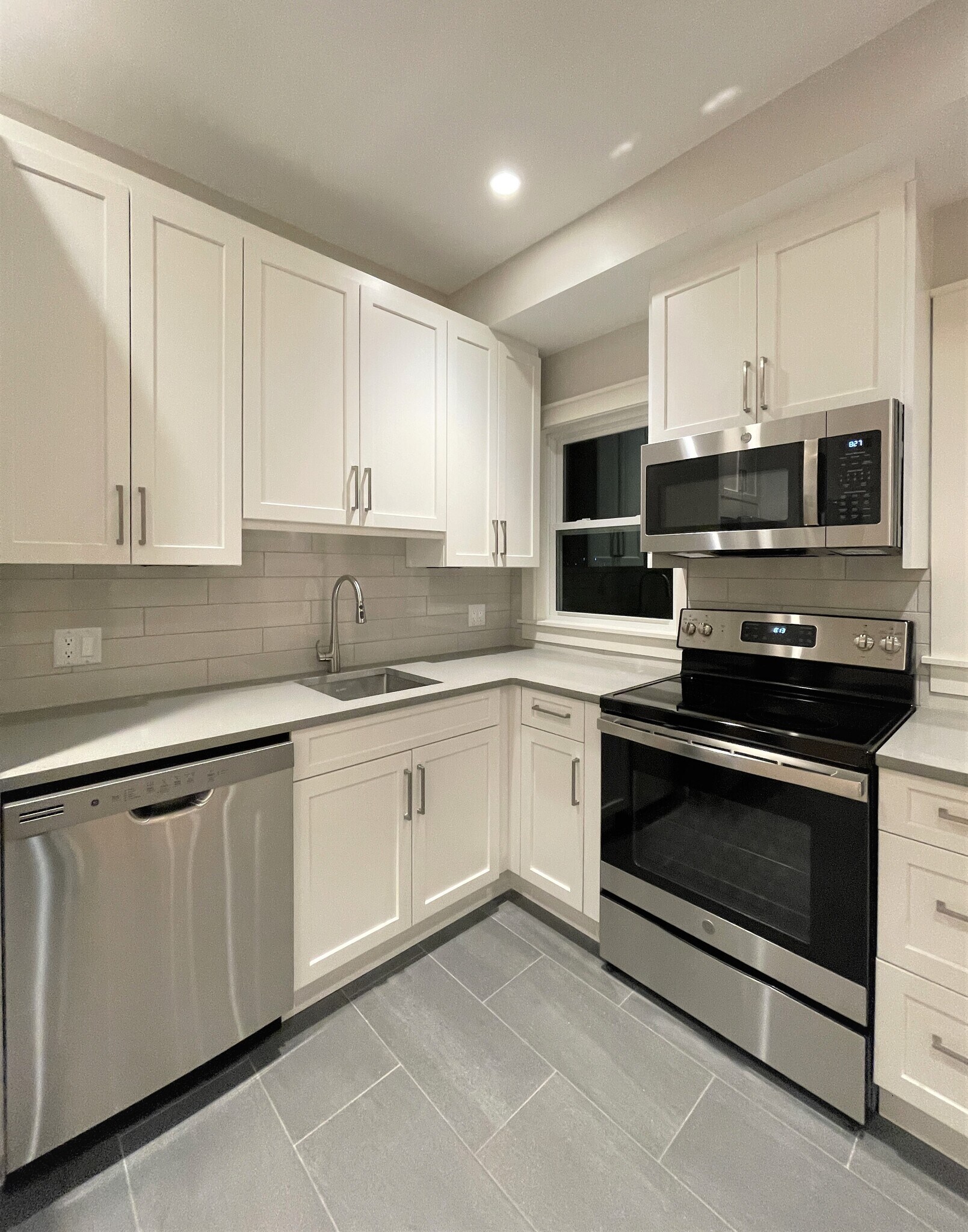 Building Photo - 70 Spring St