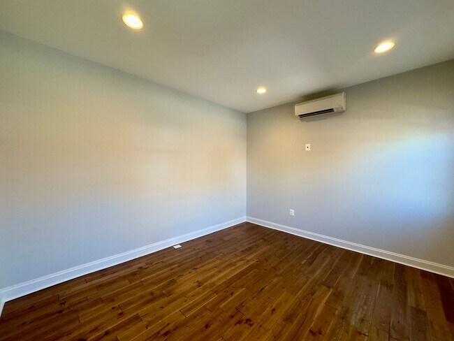 Building Photo - 3001 Hudson St