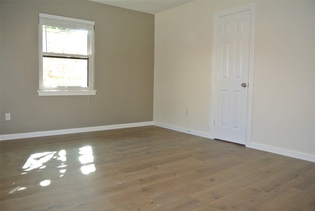 Building Photo - 7911 Greenbush St