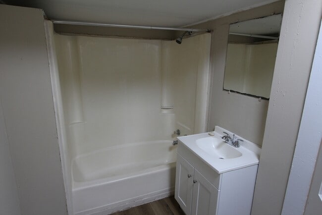 Building Photo - 247 Bynum Ave