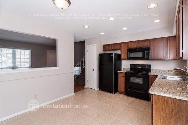 Building Photo - 17430 E Gunnison Pl