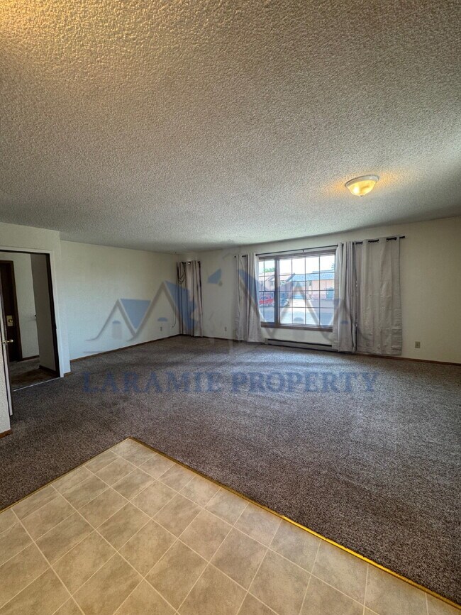 Building Photo - 1 Bedroom, 1 Bath Apartment