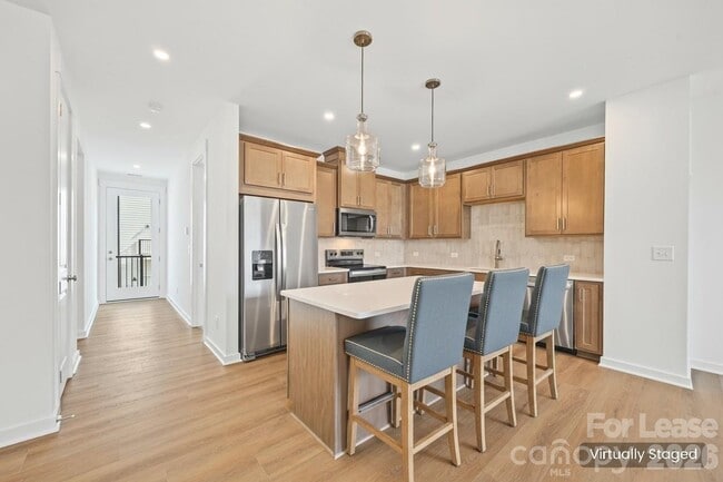 Building Photo - 7216 Westrow Ave