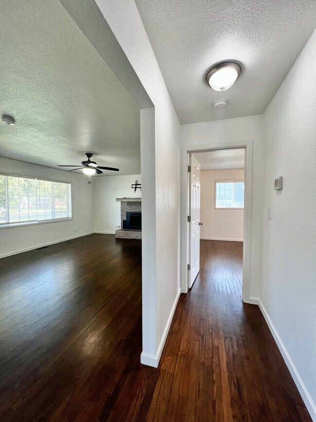Building Photo - 4206 Onyx Ave