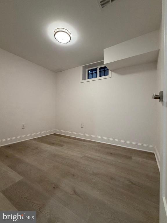 Building Photo - 726 Roxboro Pl NW