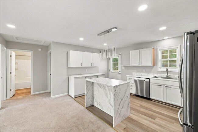 Building Photo - 170 Wistaria Dr