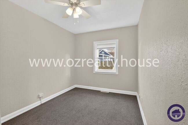 Building Photo - 1913 Newport Ave