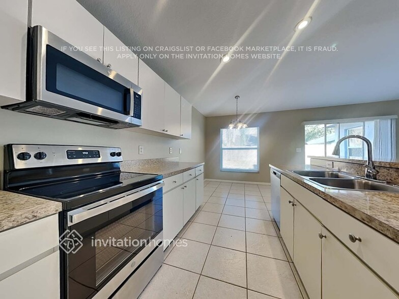 Building Photo - 717 Sand Ridge Dr