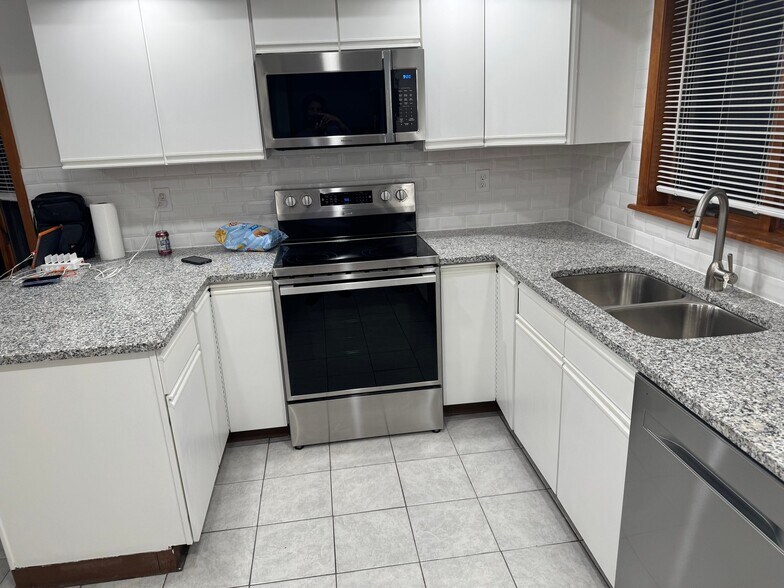 Building Photo - 42 Parkington Cir