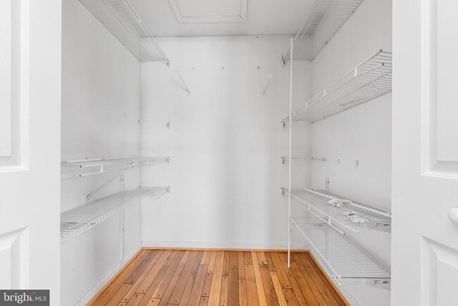 Building Photo - 607 E Wheel Rd