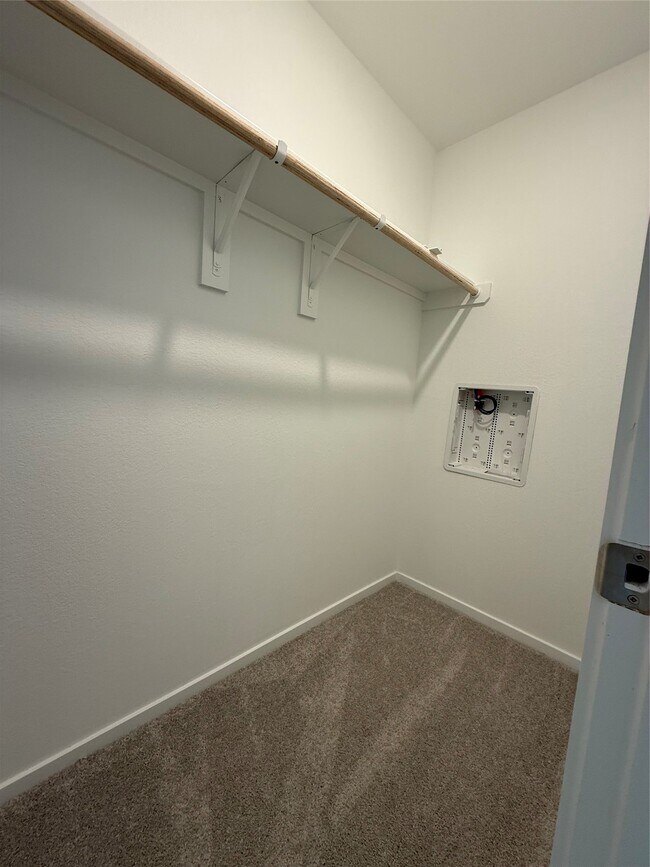 Building Photo - 335 Parkin Ct
