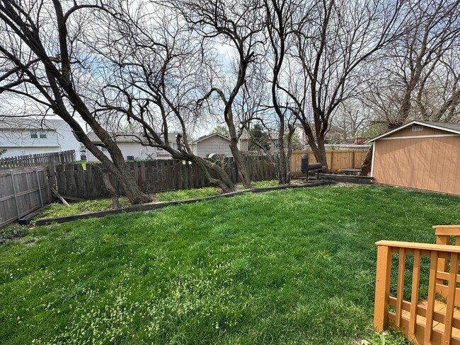 Building Photo - 8541 E Mount Vernon St