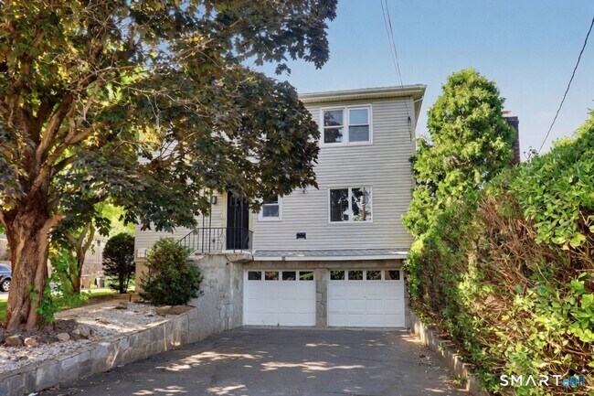 Building Photo - 92 Burwood Ave