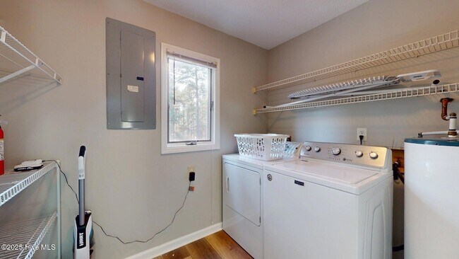 Building Photo - 704 Dover St