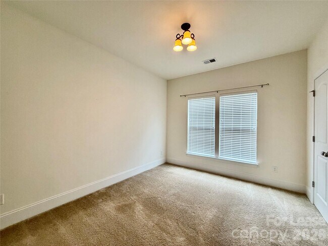 Building Photo - 10141 Loch Lomond Dr