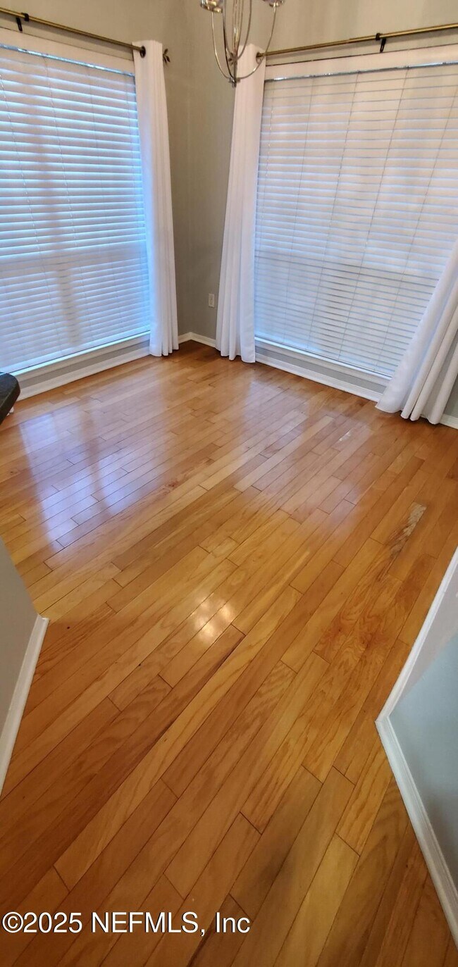 Building Photo - 7800 Point Meadows Dr