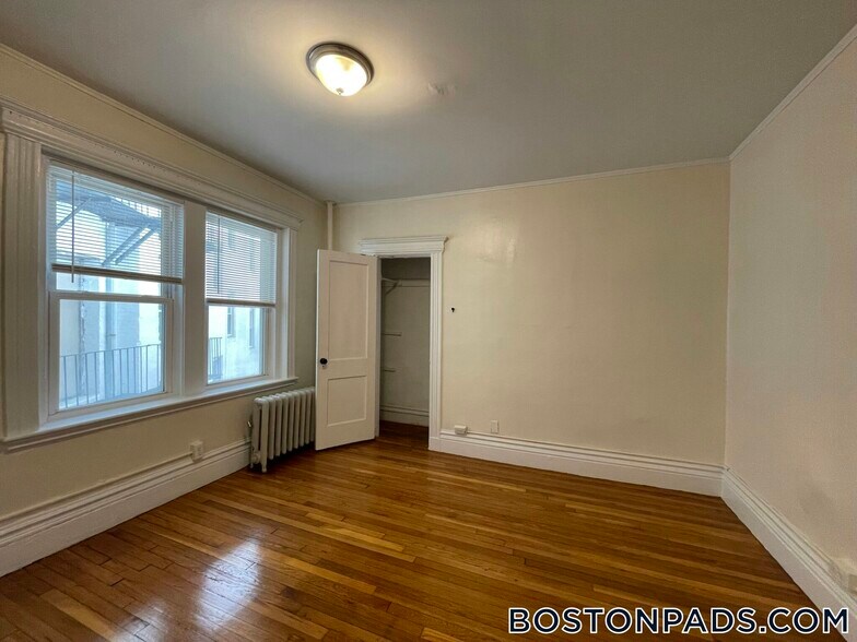 Building Photo - 1111 Beacon St
