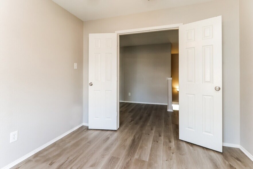Building Photo - 16770 N Thrasher Dr