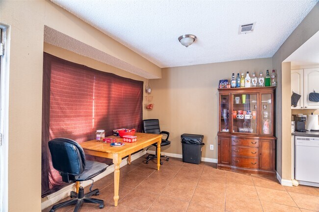 Building Photo - 3034 Deer Valley Dr