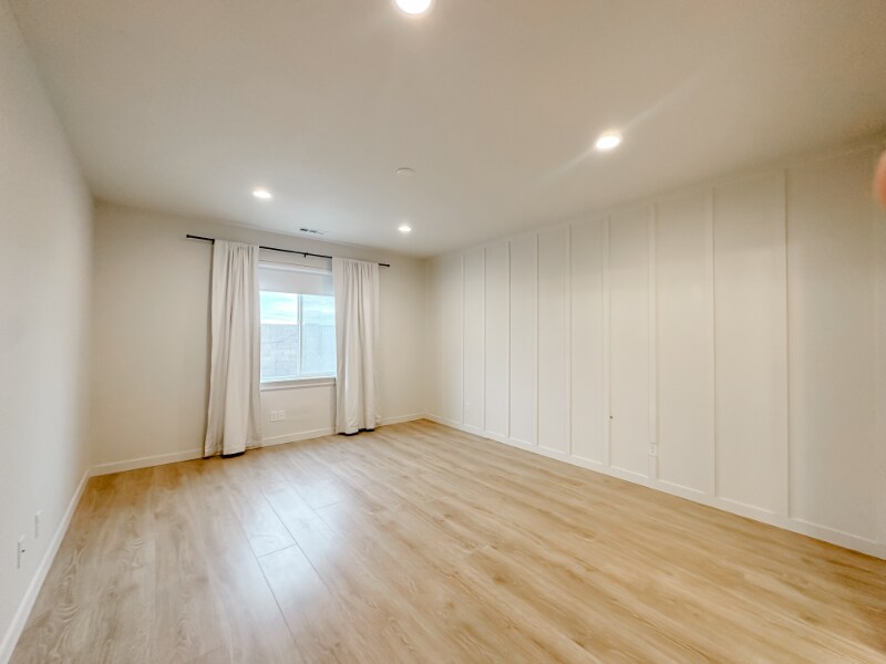 Building Photo - 742 N Doumit Dr