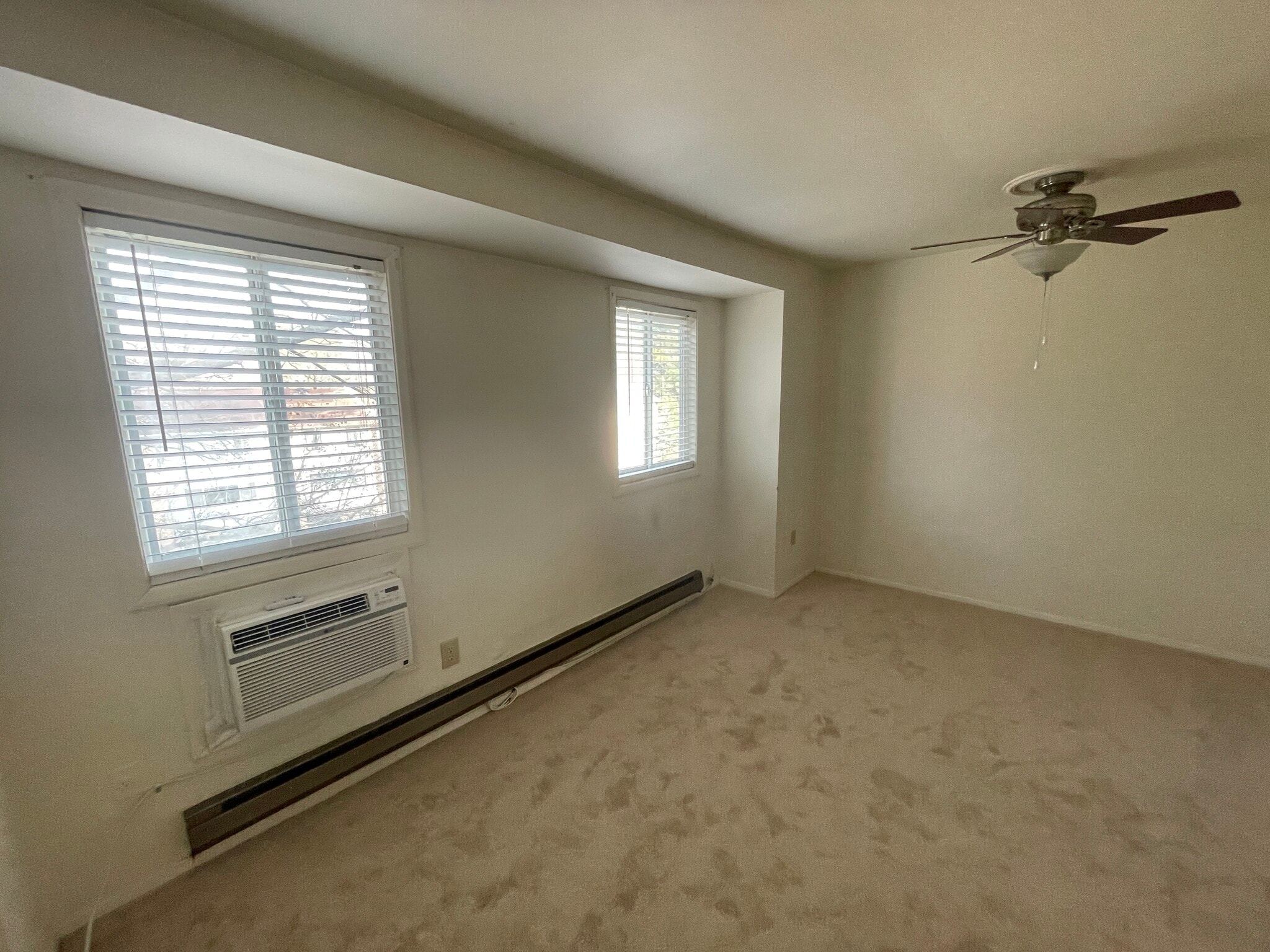 Bedroom WIndow-Wall - 9345 Reader Ln