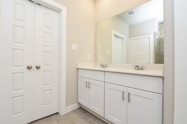 Building Photo - 2022 W Darlington Oak Ct