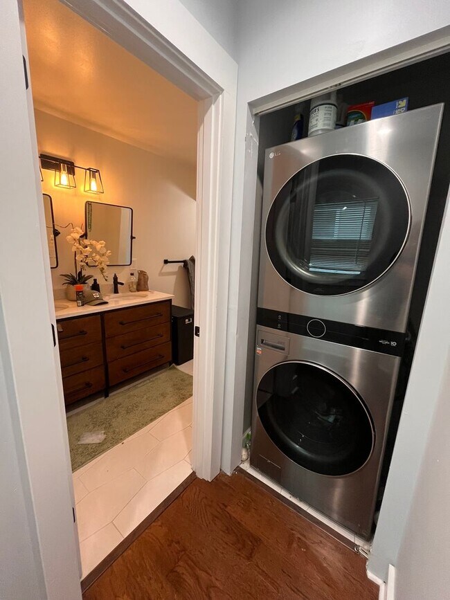 Building Photo - Lawrenceville 3 Bed, 2.5 Bath House with Parking for Lease July 1!