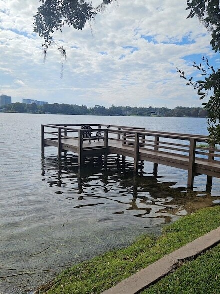 Building Photo - 320 Lakeview St