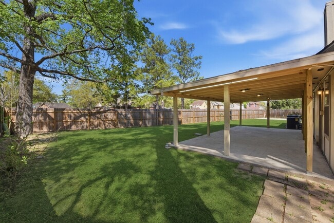 Building Photo - 8515 Leafdale Dr