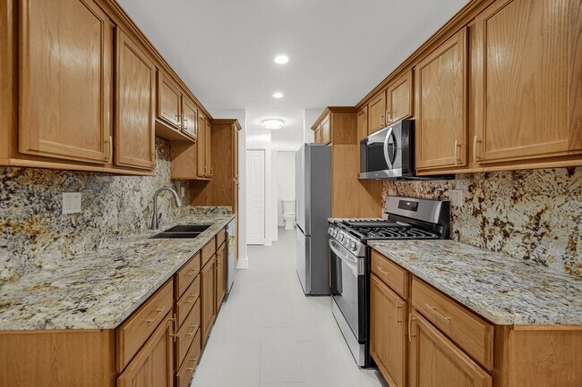 Building Photo - 8936 N Parkside Ave