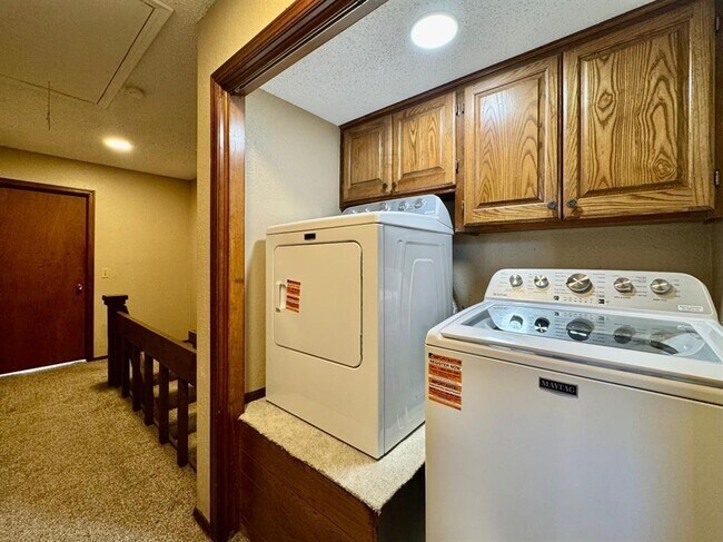 Building Photo - 1622 Windhill Ave