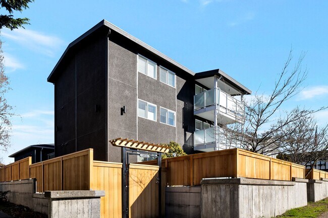 Building Photo - Great 2bd 2ba located in Old Burien