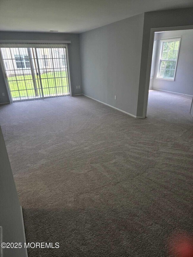 Building Photo - 127 Wellington Ct