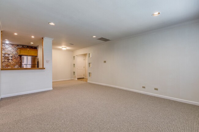 Building Photo - 1 BEDROOM BOUTIQUE APARTMENT
