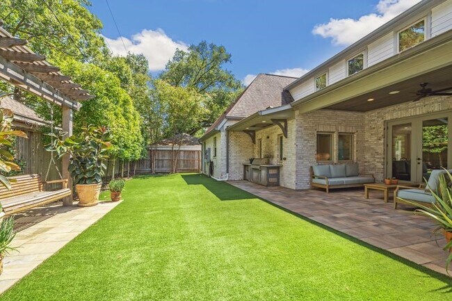Building Photo - 12222 Old Oaks Dr