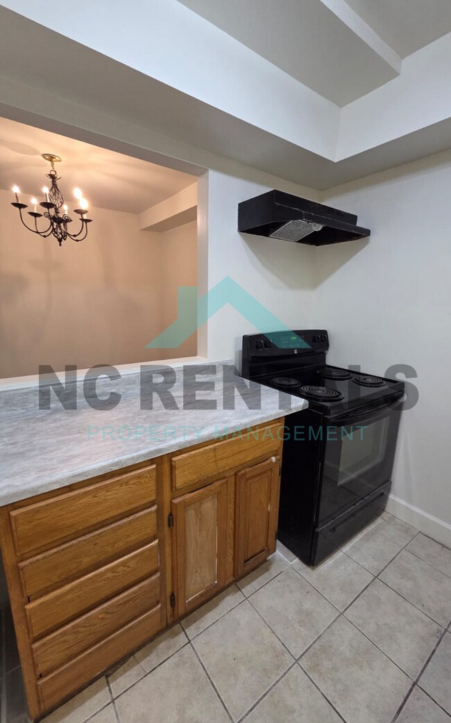 Building Photo - 7000 Longstreet Dr