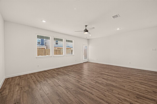 Building Photo - 3527 Lovebird Ln