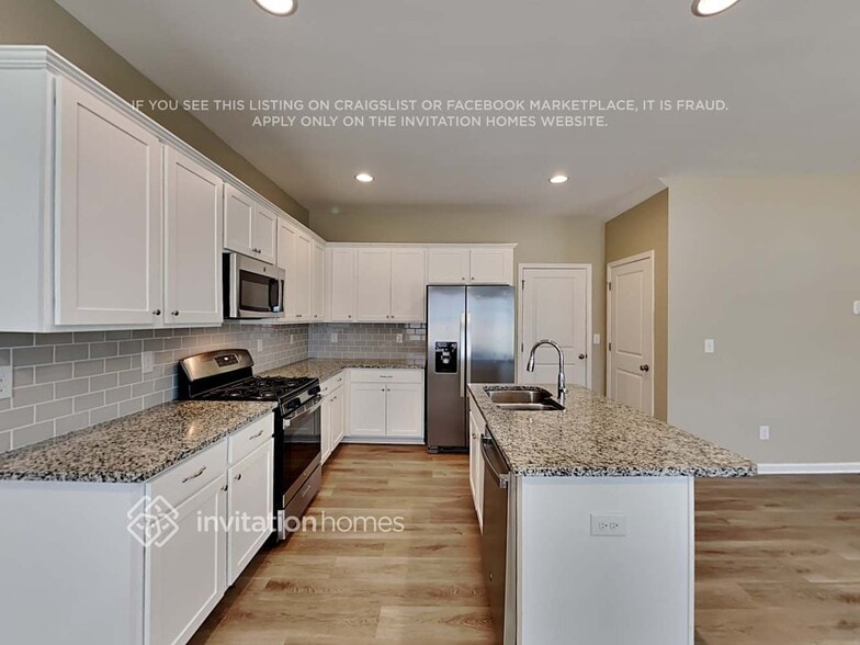 Building Photo - 544 S Fortune Way