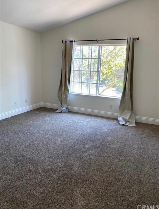 Building Photo - 14 Hillgate Pl