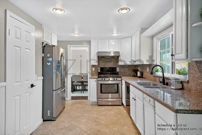 Building Photo - 353 S Heatherstone St