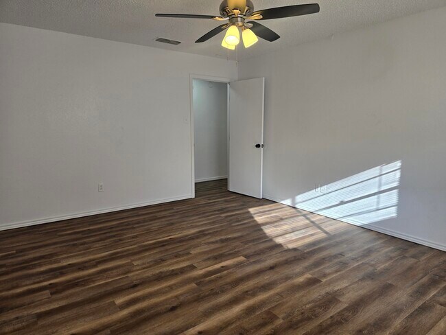 Building Photo - 2211 33rd St