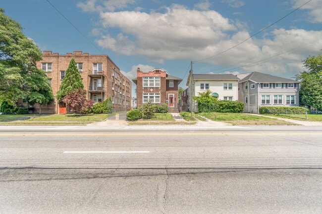 Building Photo - 1706 Hampton Blvd